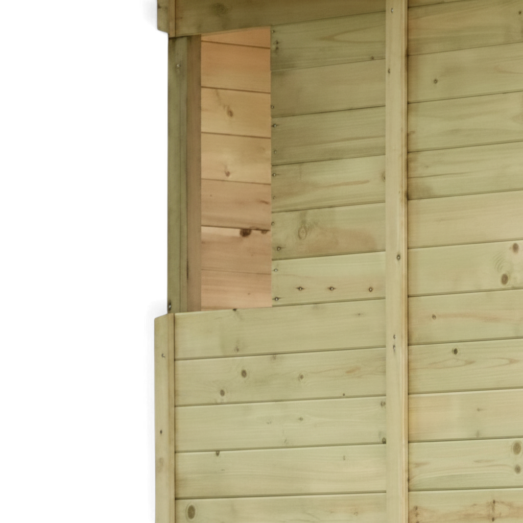 Seitenwand aus Holzprofilen mit Fensteröffnung am Kinderspielhaus