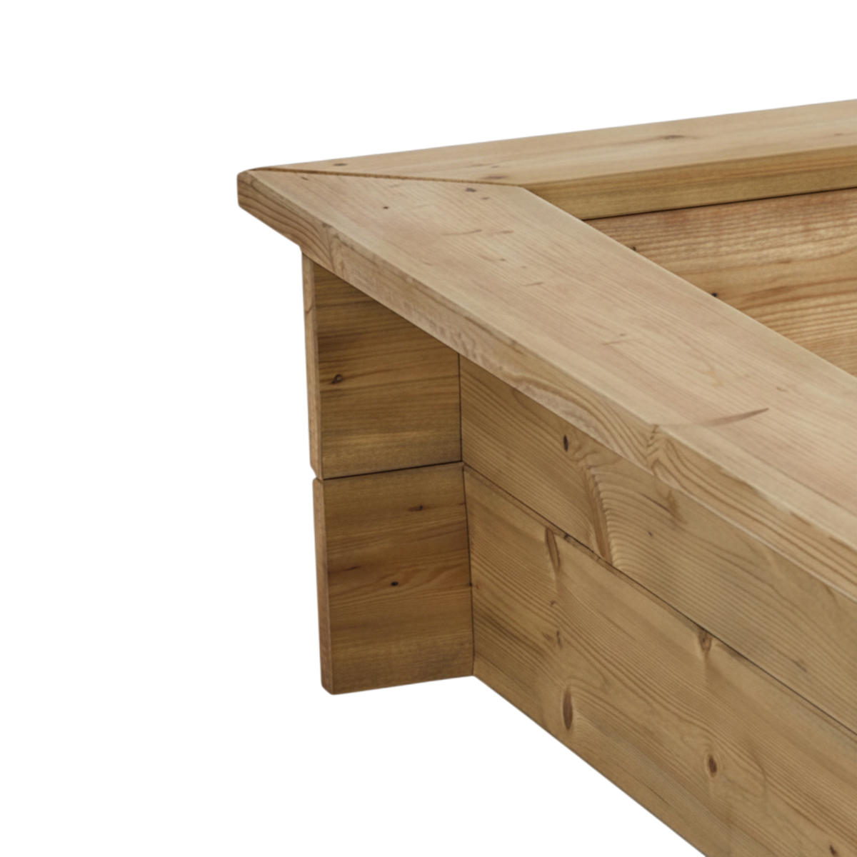 Umlaufender Sitzrand an der Ecke des Holz Sandkastens Hachen im Detail