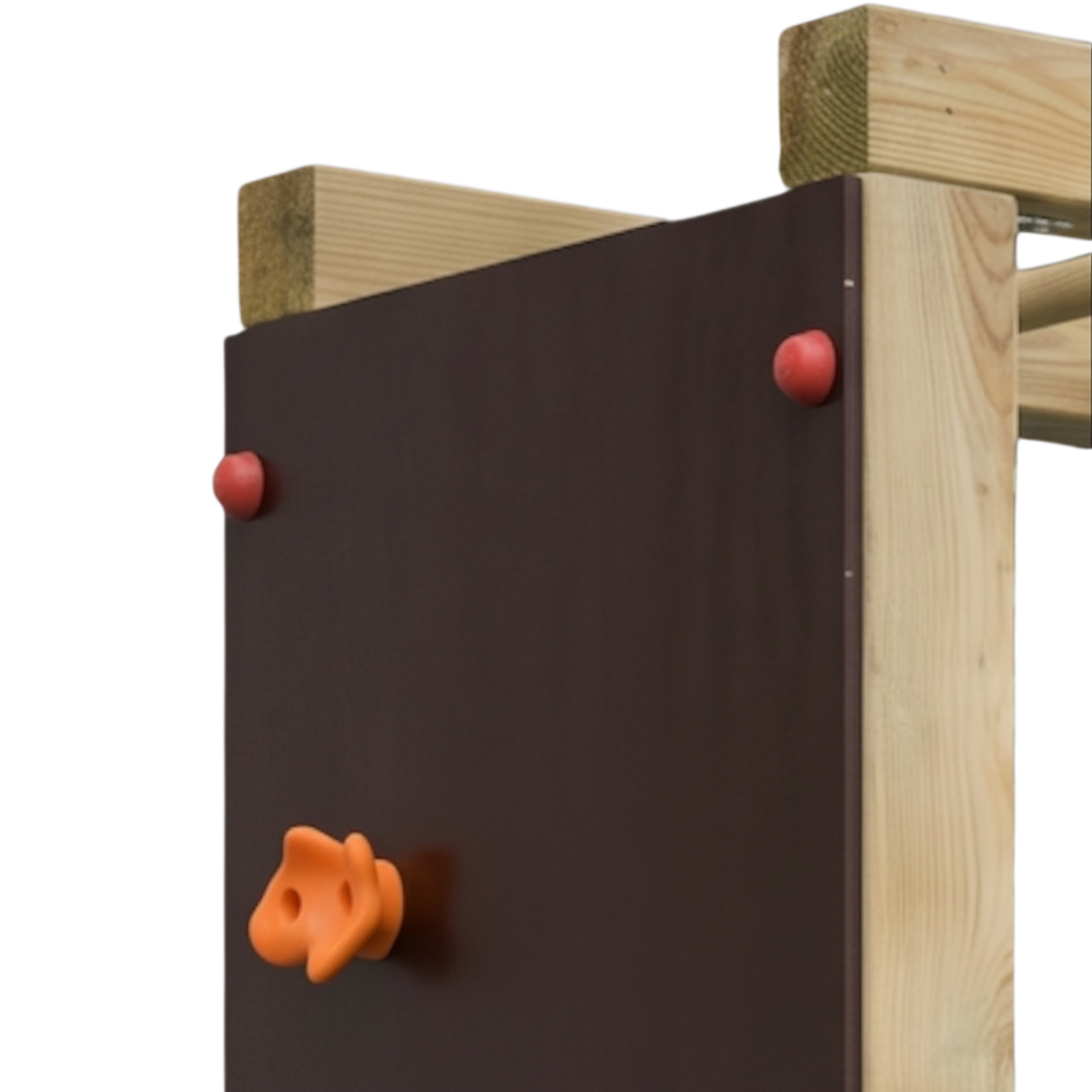 Dunkle Kletterwand mit Klettergriff am Pfosten des Klettertors im Detail