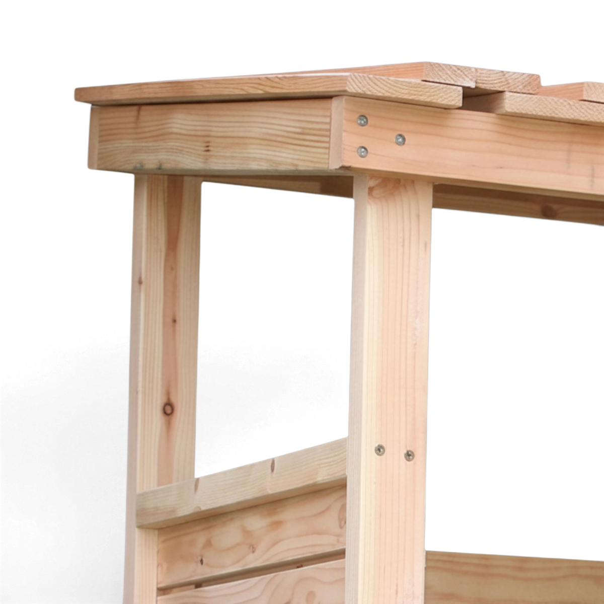 Dachüberstand und Pfosten des Kaminholzregals Ahre im Detail