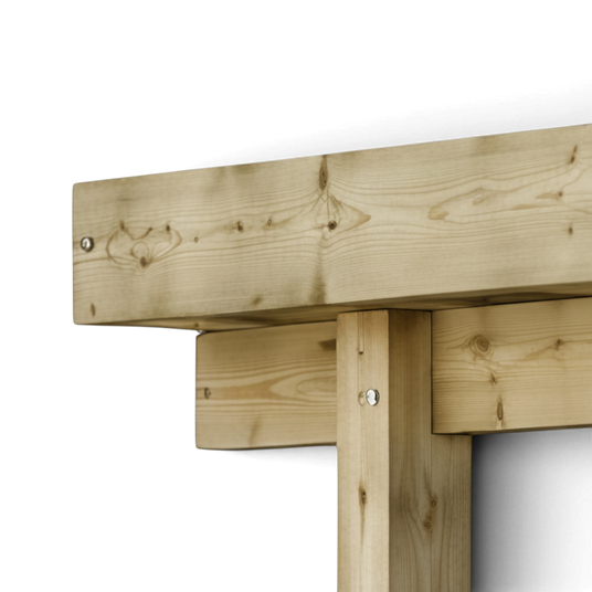 Pfette auf dem Pfosten mit Dachblende am Holz Carport im Detail