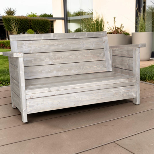 Massivholz Loungesofa Lörmecketal auf einer Terrasse im Garten