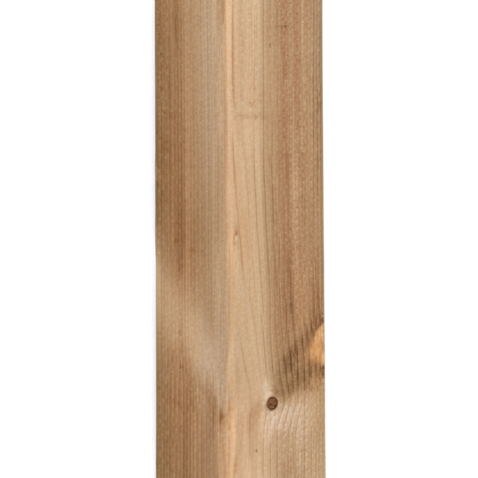 Nahaufnahme eines Holzpfostens der Pergola Latrop