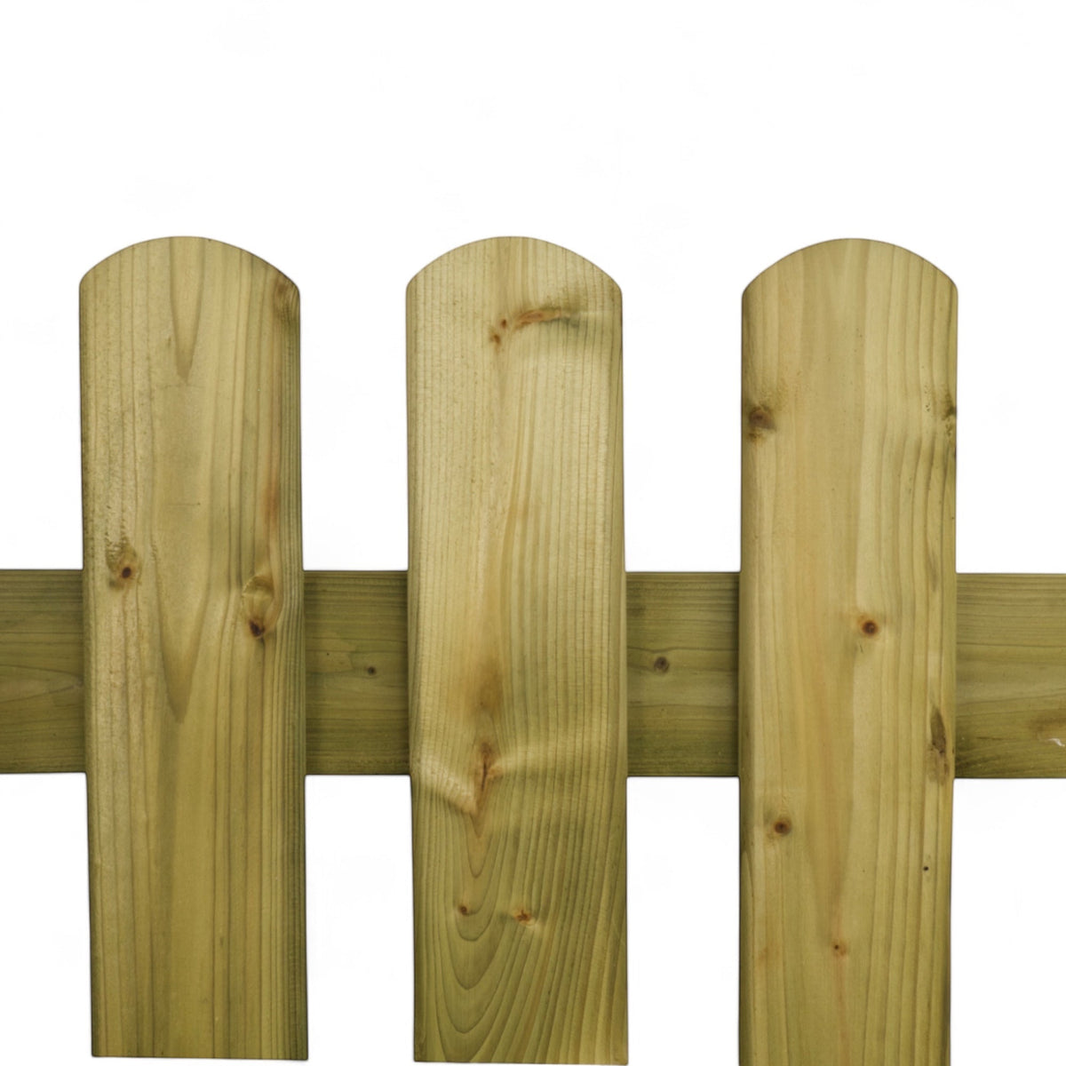 Gerundete Nadelholzlatten auf dem Querriegel des Glörzauns im Detail