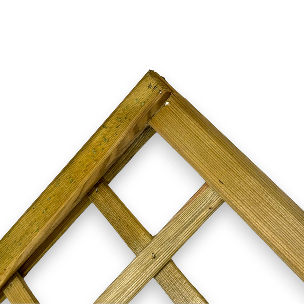 Spitze des Rahmens am Rankgitter Bromberg mit diagonalen Latten im Detail