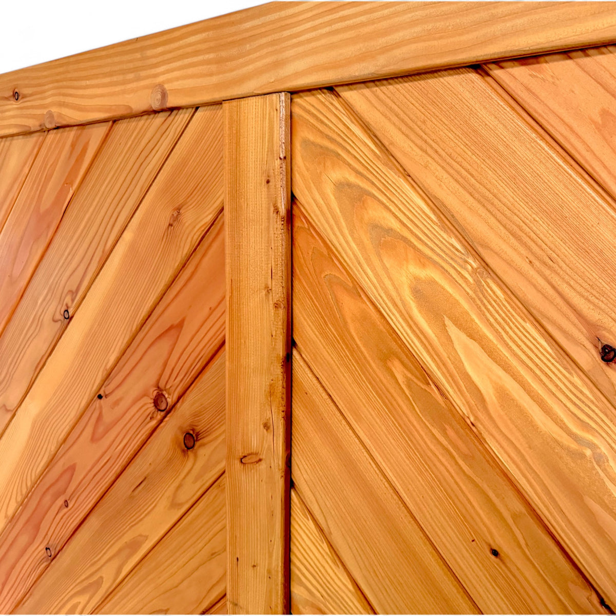 Detail der geölten Lärche mit Maserung und Mittelsteg am Sichtschutz Stüppel