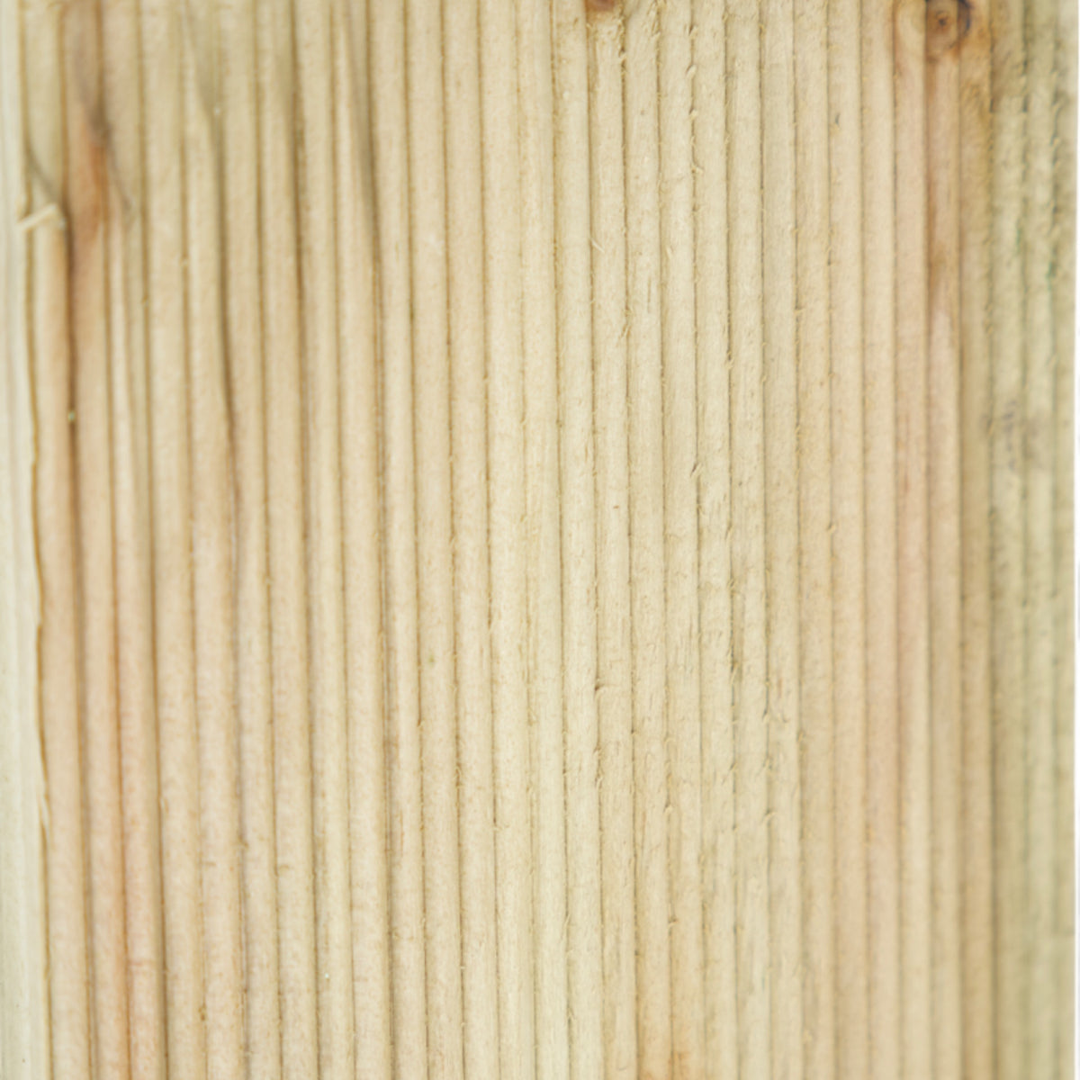 Gerillte Oberfläche der Zaunlatte im Detail