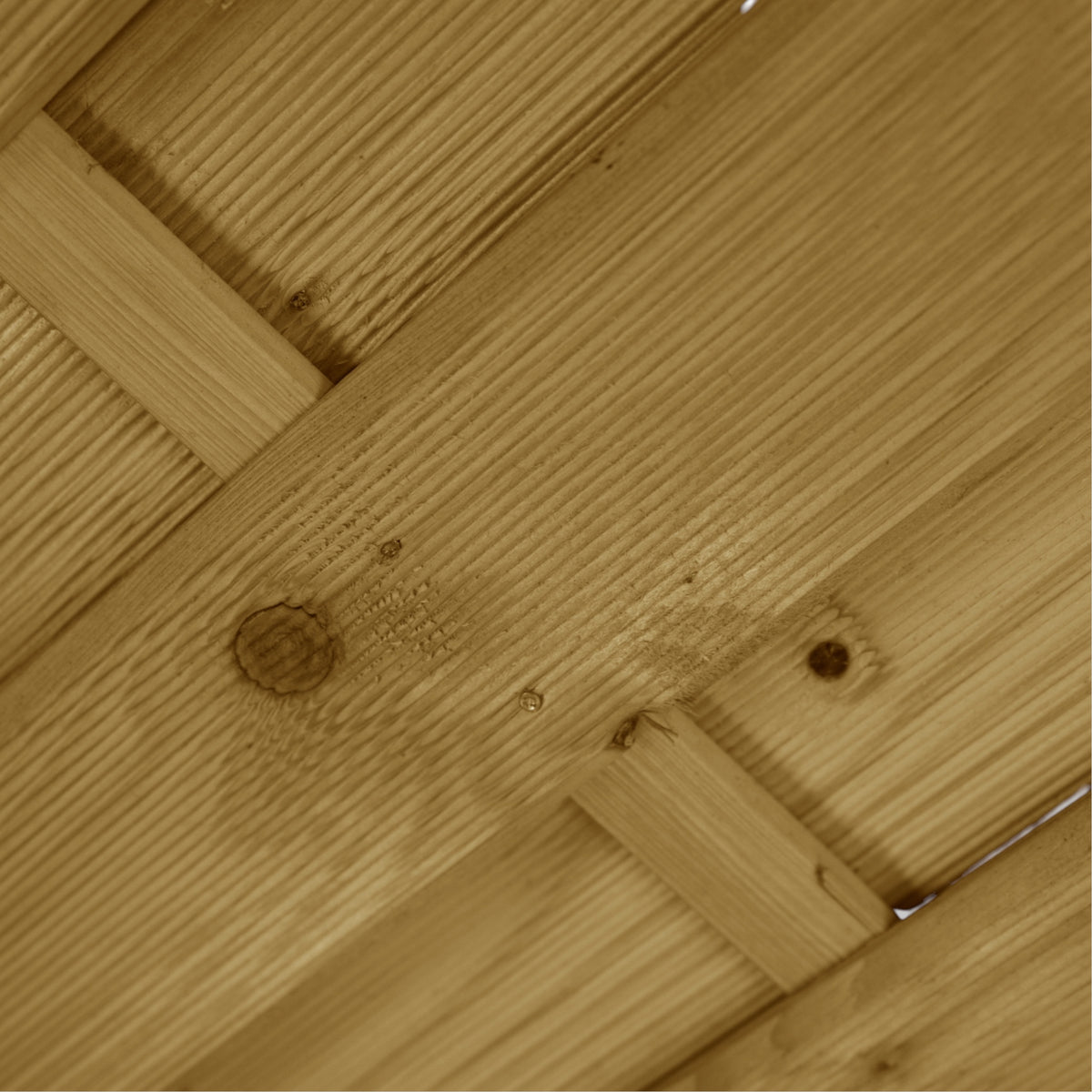 Nahaufnahme eines Profilbretts mit Ast am Holz Sichtschutz Helle