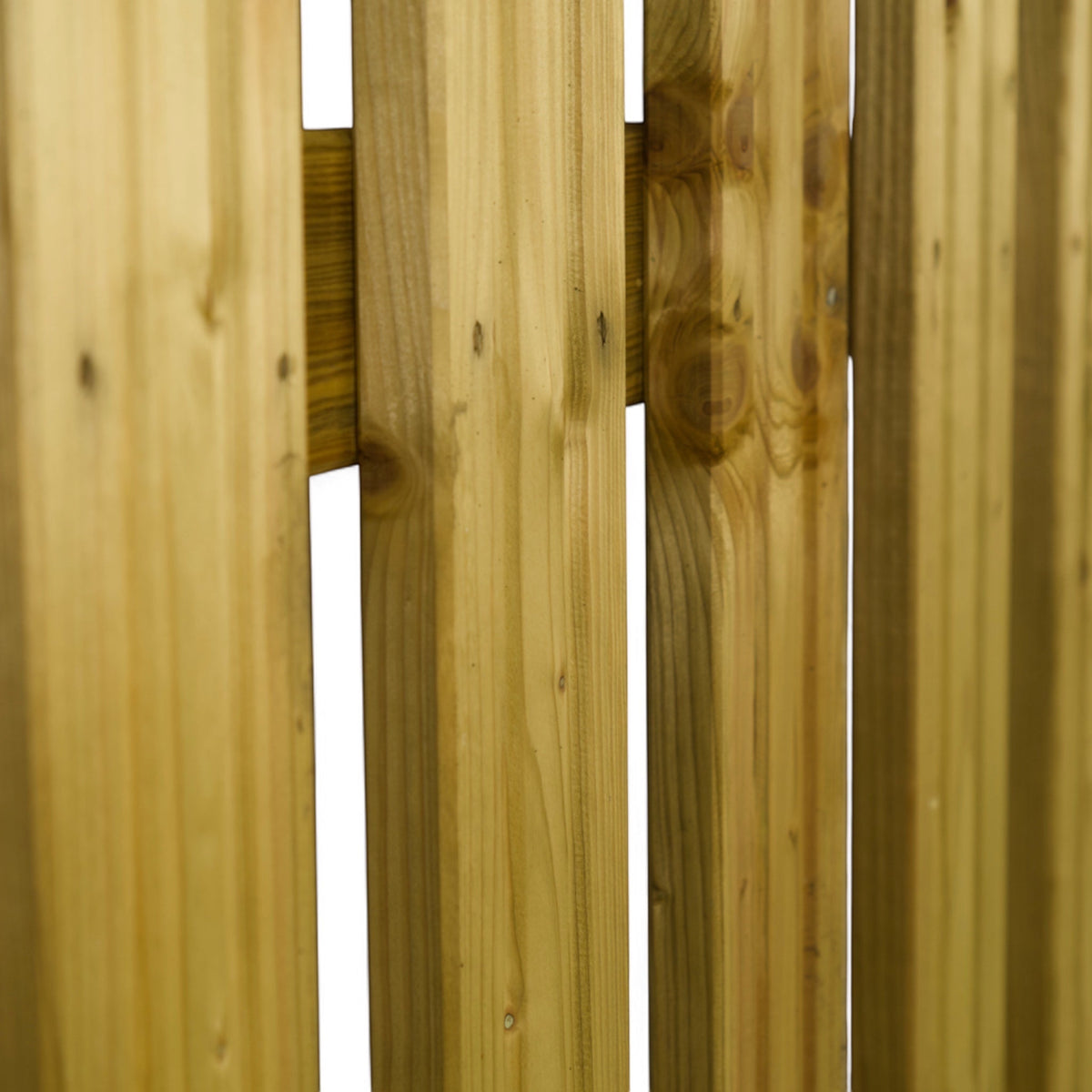 Zaunlatten mit Holzmaserung und Querriegel in Nahaufnahme