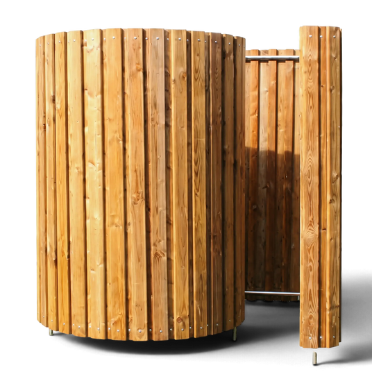 Outdoor Umkleide Essetal aus Douglasie in Schneckenform mit senkrechten Latten, Freisteller