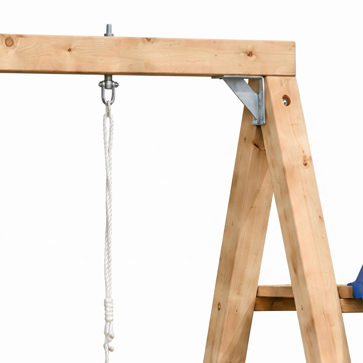 Schaukelhaken mit Seil am Querbalken und Metallwinkel des Gestells Bestwig, Nahaufnahme