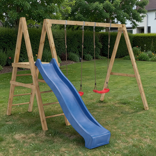 Holz Kletterschaukel Bödefeld mit Rutsche und Schaukeln im Garten auf dem Rasen