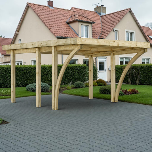 Holz Carport Iserlohn mit Bogenstreben als Stellplatz vor einem Einfamilienhaus