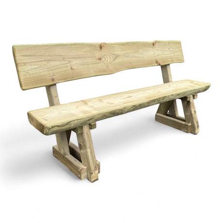 Holzbank Frettertal von schräg rechts mit dicker Sitzbohle, Freisteller