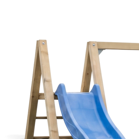 Blaue Rutsche am A Gestell des Schaukelanbaus Oberkirchen, Nahaufnahme