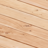 Nahaufnahme der Deckelbretter mit Holzmaserung am Sandkasten Westfeld