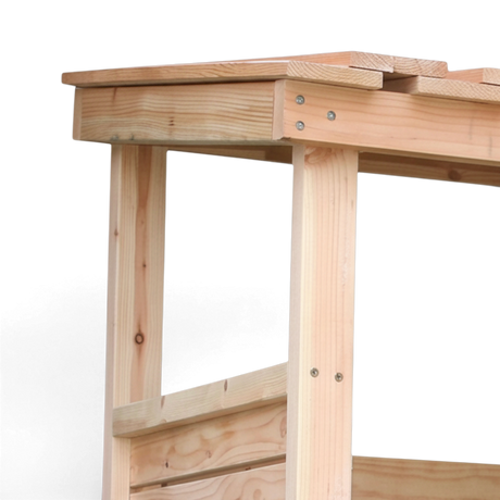 Dachüberstand und Pfosten des Kaminholzregals Ahre im Detail