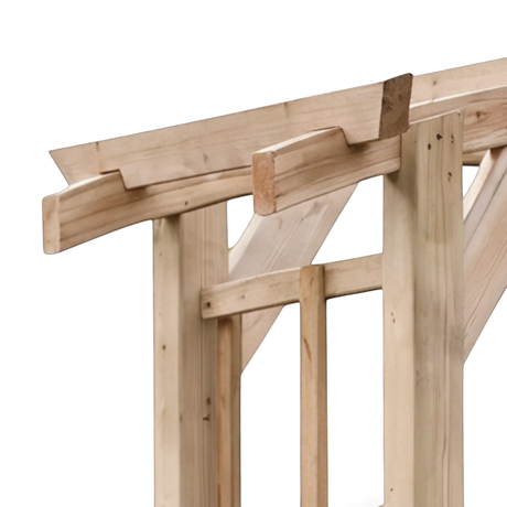 Detail der Dachbalken und Kopfbänder an der Holz Pergola Elspe