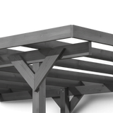 Untersicht auf Pfette, Dachbalken und Kopfbänder des grau lasierten Carports