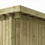 Dachecke mit Sparren über der senkrechten Holzverschalung des Abstellraums