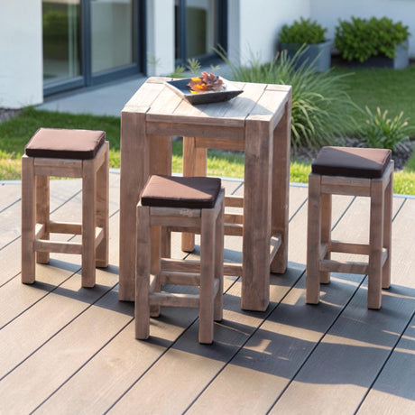 Drei Stehtischhocker Stockmetal mit Sitzkissen am Stehtisch auf der Terrasse