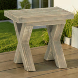 Massivholz Hocker Steingrund auf einer Terrasse im Garten