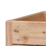 Obere Ecke des Blumenkübels mit Verschraubung in Nahaufnahme