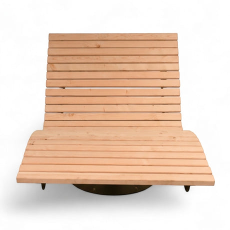 Waldsofa aus Douglasie frontal mit breiter Liegefläche aus Latten