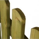 Gerundeter Lattenkopf des Holz Gartenzauns in Nahaufnahme