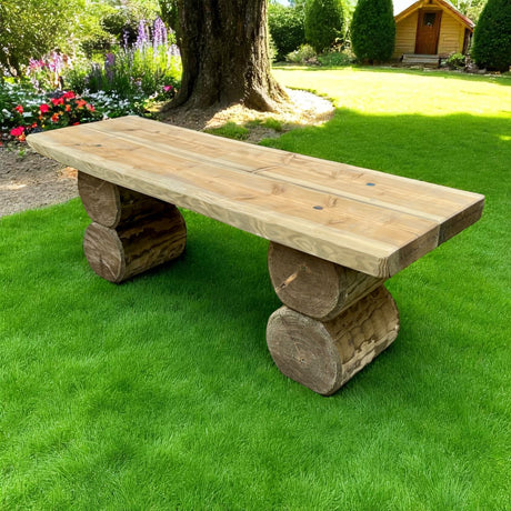 Gartentisch Veischedetal auf dem Rasen vor einem großen Baum im Garten