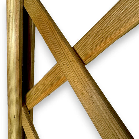 Rahmen und Diagonallatte am Holz Rankgitter Dillenberg im Detail