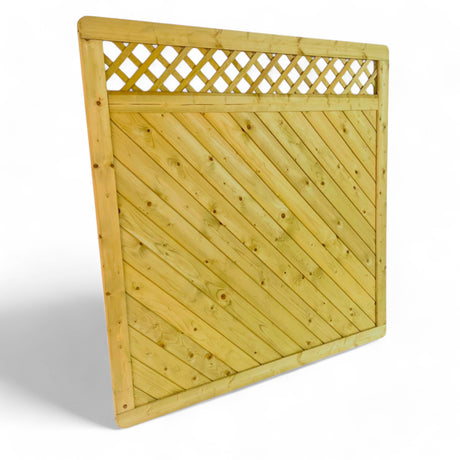 Dichtzaun Langenberg aus Holz schräg von links mit Rahmen, Freisteller