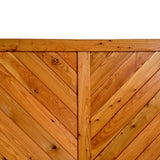 Oberkante mit Rahmen und diagonalen Lärchenlatten am Sichtschutz Stüppel, Detail