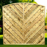 Holz Sichtschutzzaun Steinberg mit Bogen auf Rasen im Garten als blickdichte Grundstücksgrenze