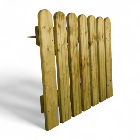Seitenansicht des Holz Gartentors mit Blick auf die Scharnierseite
