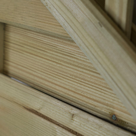 Lamellen und Rahmen aus kesseldruckimprägniertem Holz im Detail