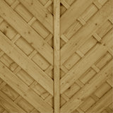 Diagonale Bretter mit Abstandshaltern an der Mittelleiste des Sichtschutz Helle