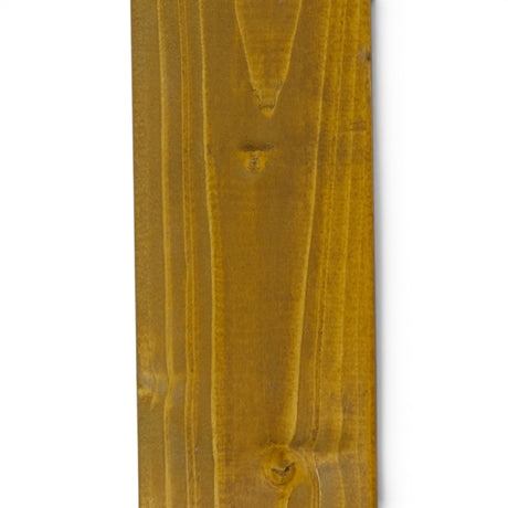 Holzoberfläche mit Pinie Lasur am Leimholzpfosten im Detail