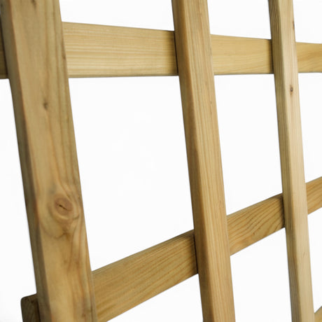 Rankgitter Schonberg schräg im Detail mit verschraubten Holzlatten