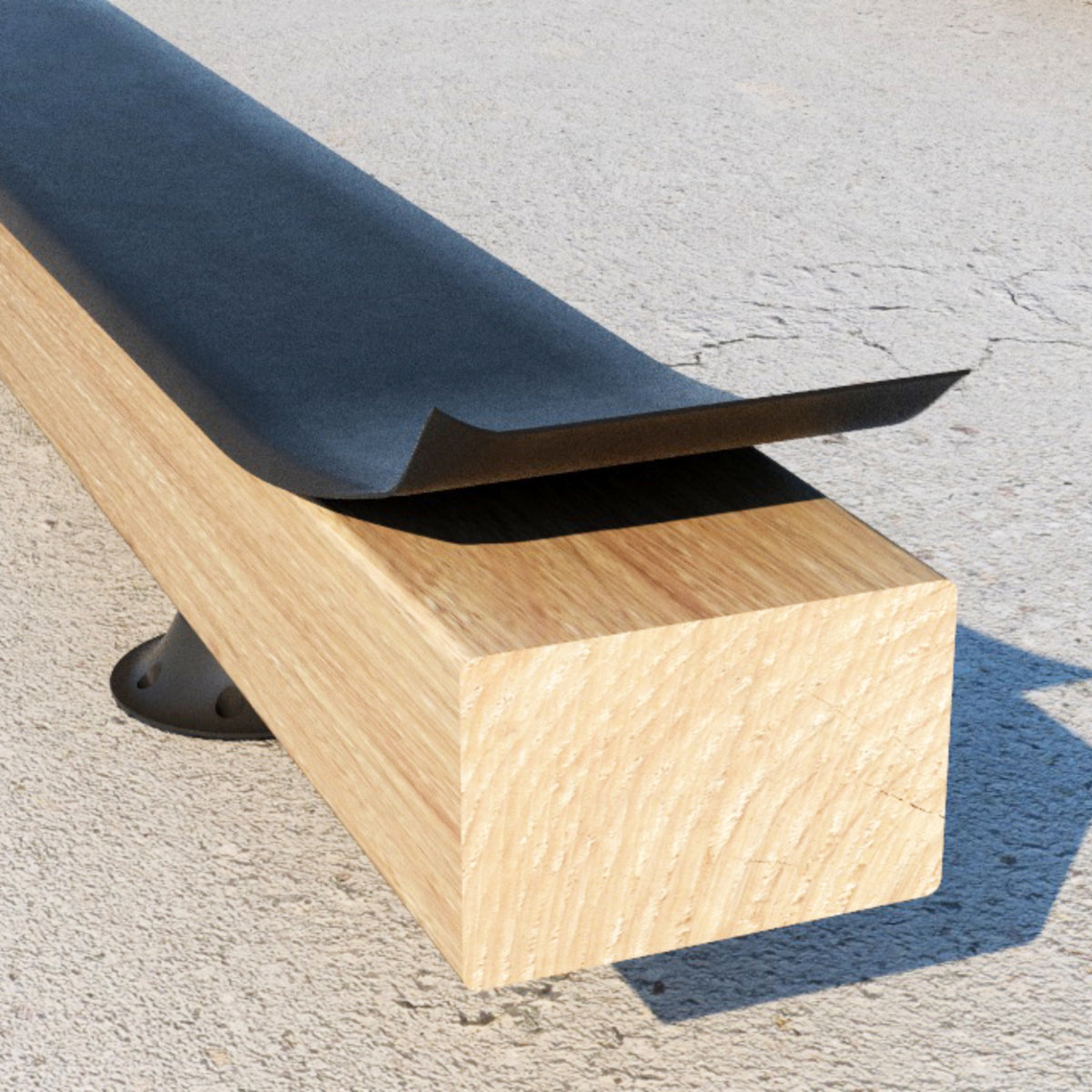 Schwarzes Butyl Klebeband wird auf die Oberseite eines Kantholzes geklebt, Detail