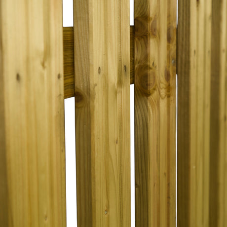 Zaunlatten mit Holzmaserung und Querriegel in Nahaufnahme