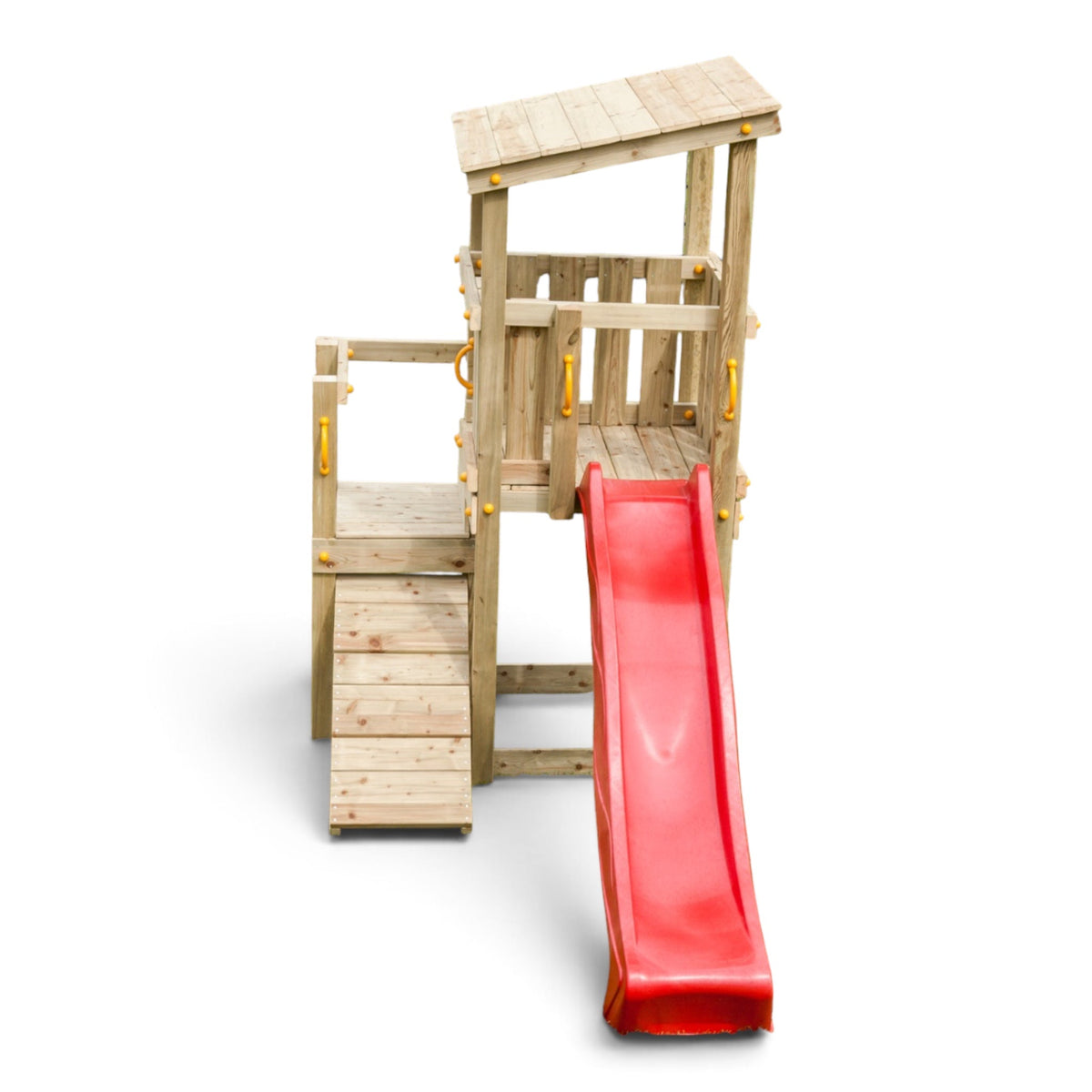 Spielturm Altena mit roter Rutsche schräg von der Seite gesehen, Freisteller