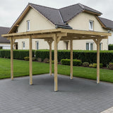 Holz Carport Winterberg auf gepflasterter Einfahrt vor einem Wohnhaus mit Hecke