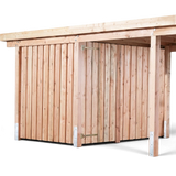 Geräteraum des Carports mit Verkleidung aus senkrechten Brettern, Seitenansicht